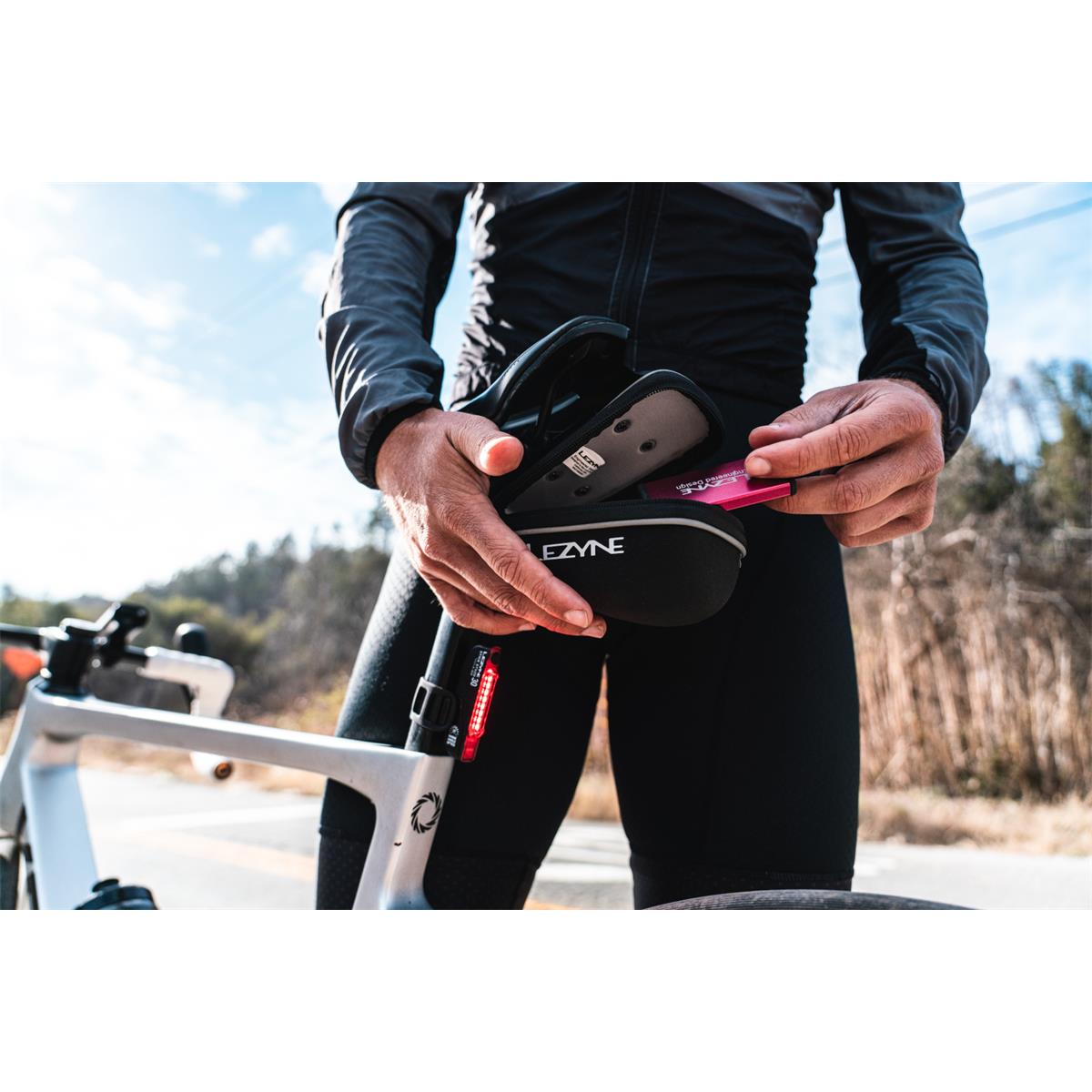 Lezyne Satteltasche Pod Caddy QR (M) schwarz
