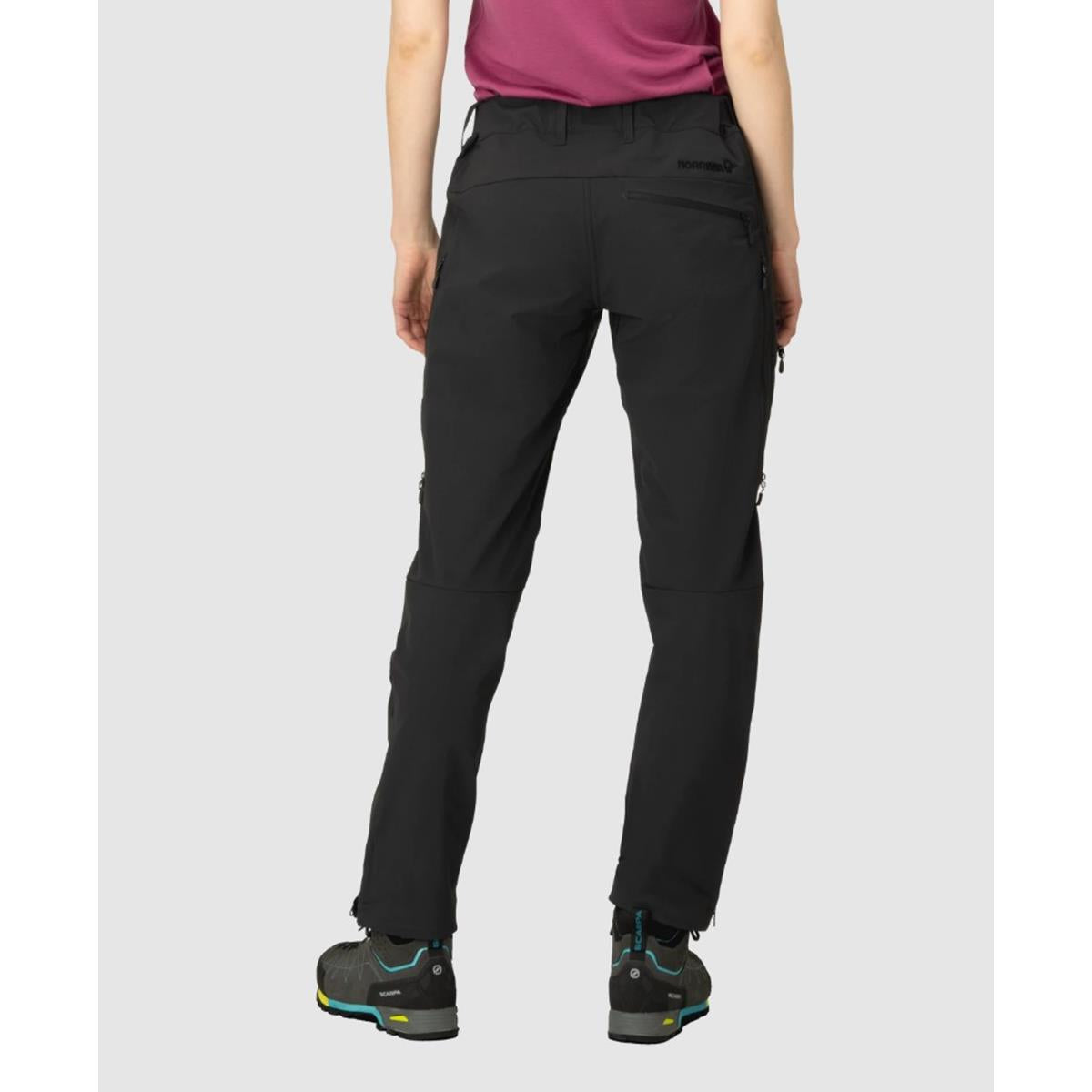 Norrøna Women's falketind flex1 short Pants - caviar black