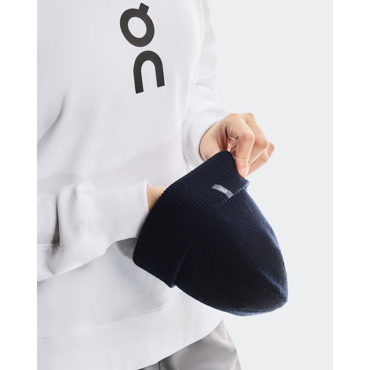 ON Merino Beanie Midnight