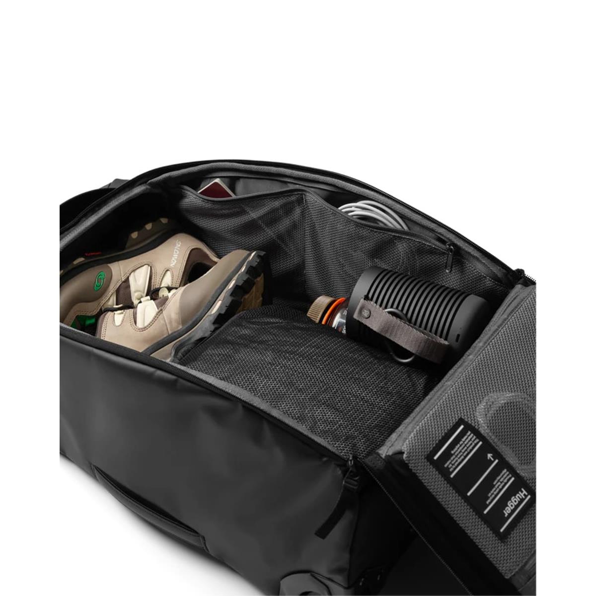 Db Hugger Roller Bag Carry-on 40L black out