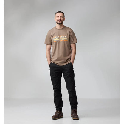 Fjäll Räven Multicolor Logo M suede brown Herren T-Shirt
