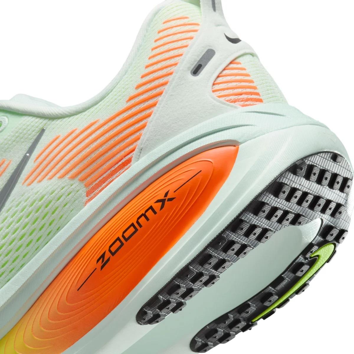 Nike Vomero 18 Men barely green metallic silver, Bild 8 von 9