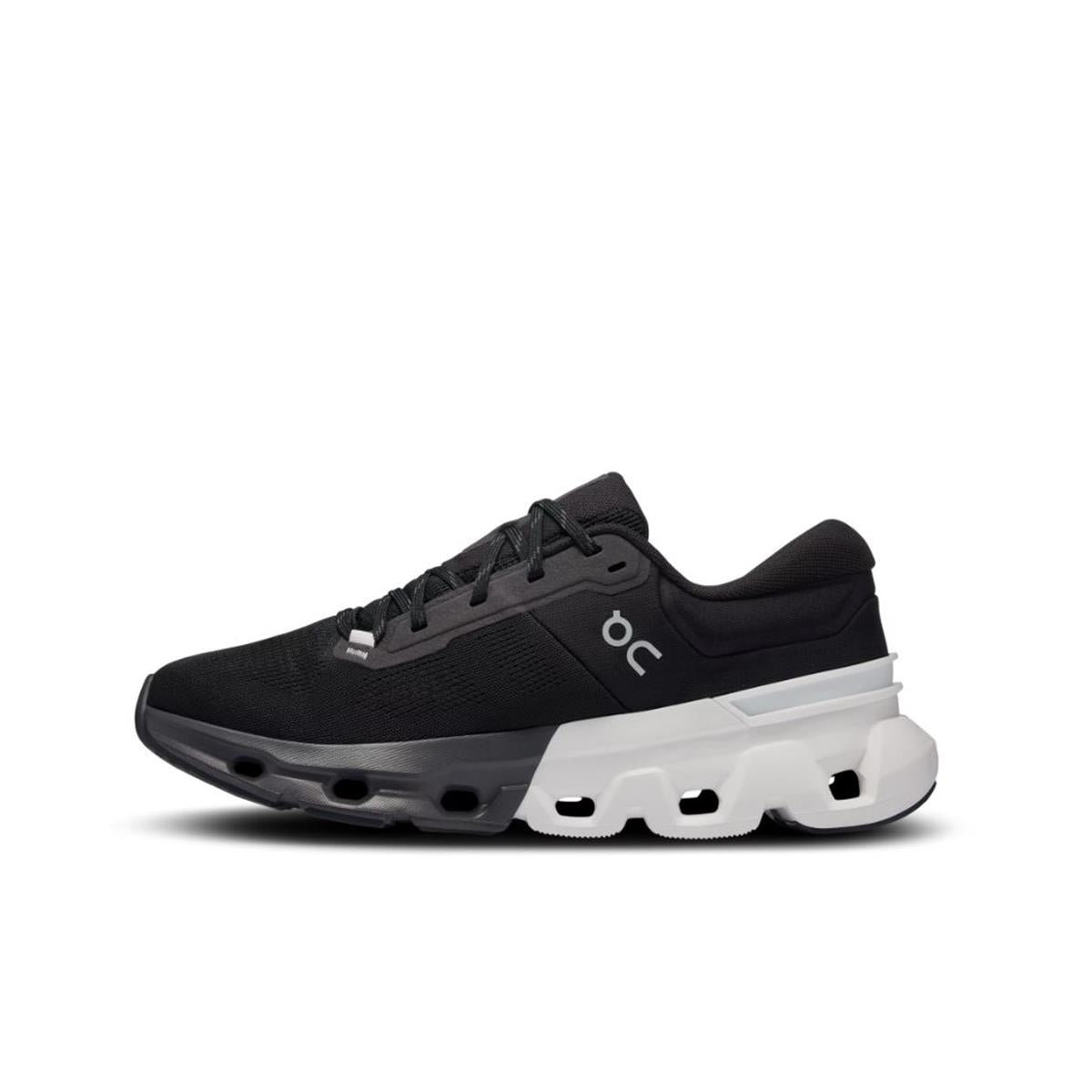 ON Cloudflyer 5 Women black white